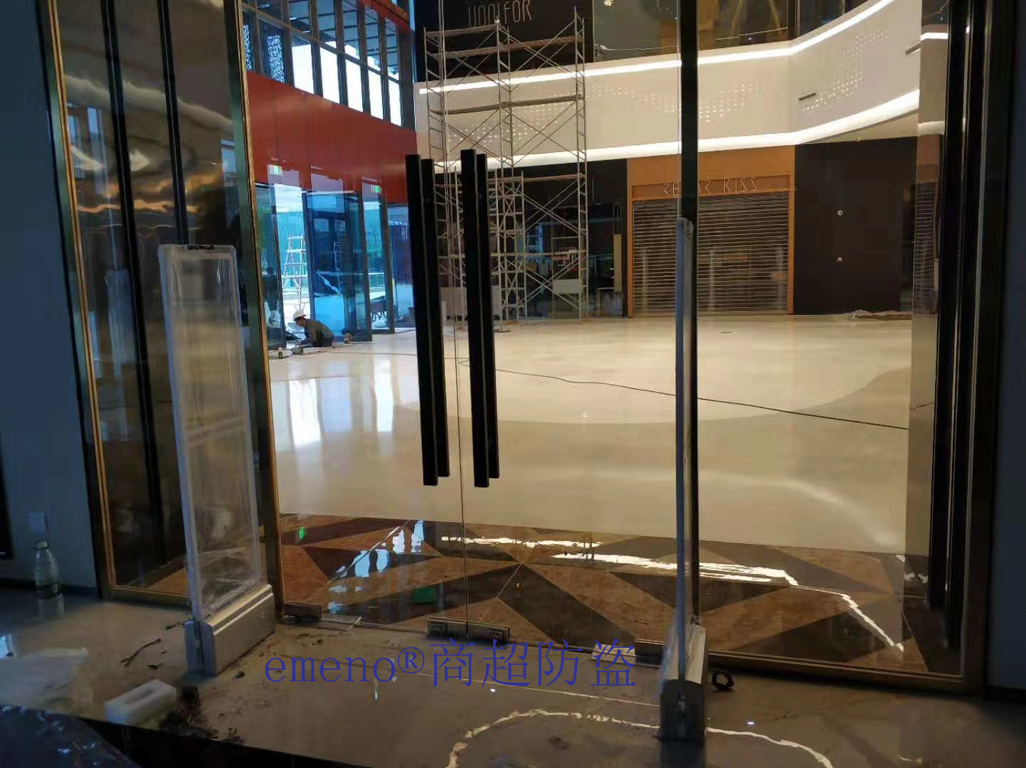 服裝防盜對于實(shí)體門店的作用有哪些呢?